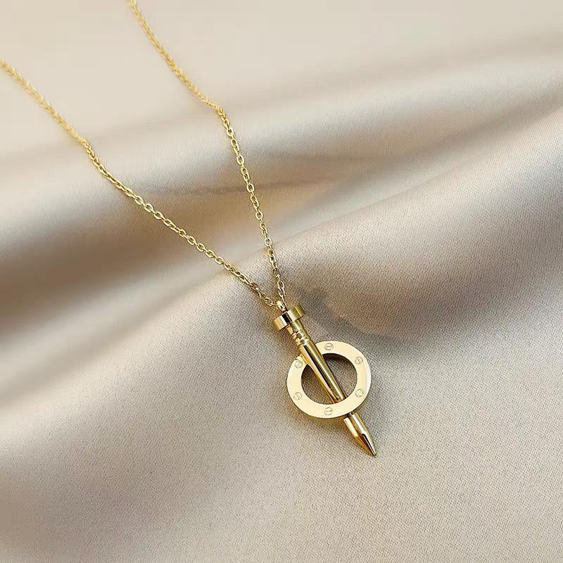 Luxurious Women's Titanium Steel Clavicle Necklace - Elegant, Simple, and Stylish