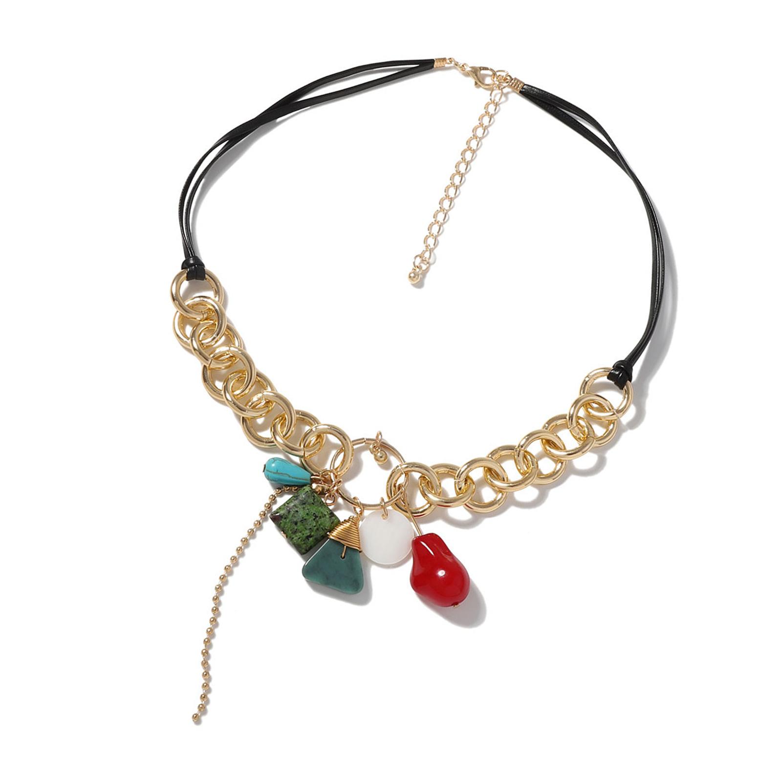 

Изысканное этническое ожерелье-аксессуар, демонстрирующее уникальный культурный шарм и яркие цвета для модных женщин.