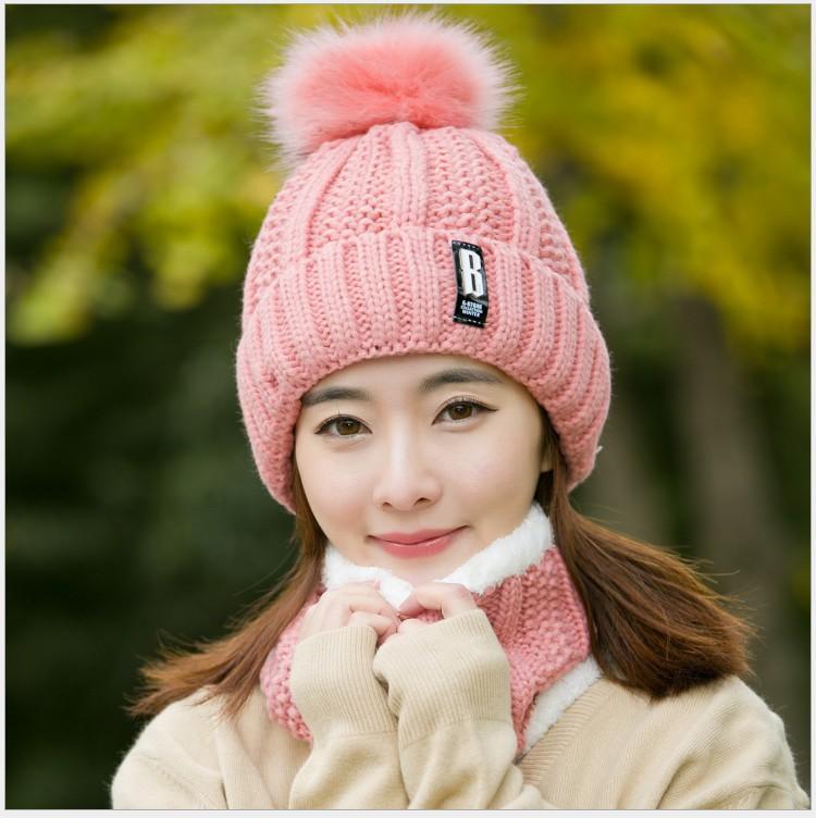 Hat Female Winter, Warm and Thickened, Trendy and Fashionable In Winter, Versatile Outdoor Travel, Wool Scarf and Hat Two-piece Set