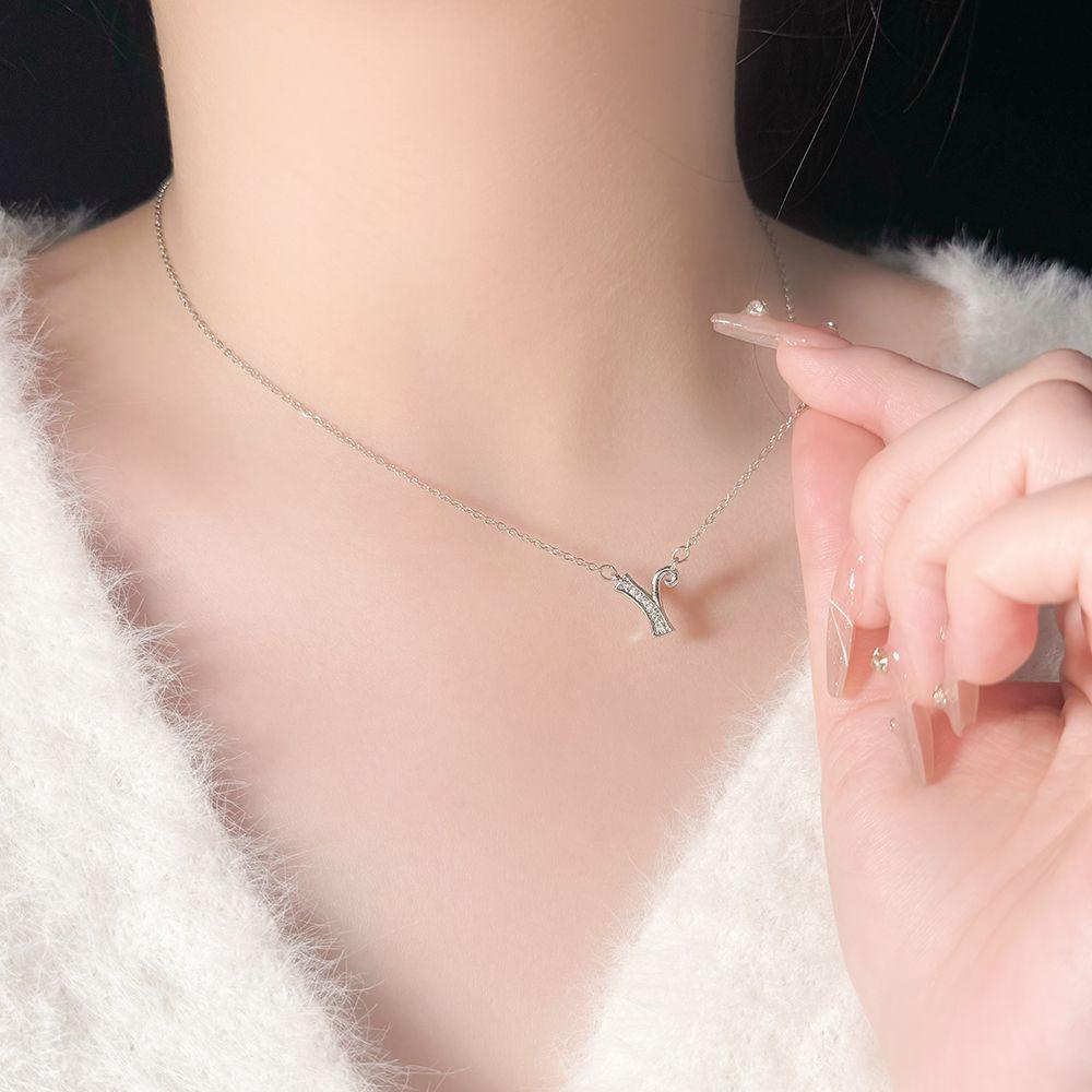 

Премиальное ожерелье с подвеской и английскими буквами Y