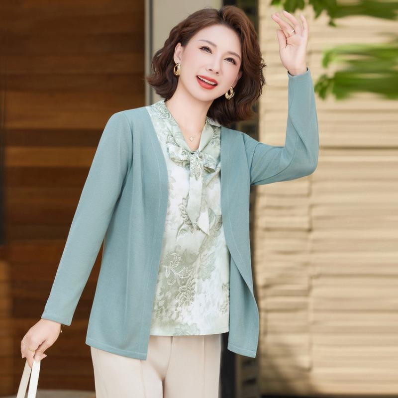 Heiß verkaufte Herbsthemden und Blusen, Damenhemden mittleren und älteren Alters, kleine Hemden mit grundlegender Weiblichkeit, zweiteiliges Fake-Design für Mütter.