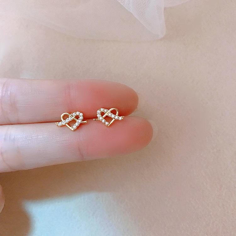 

Високоякісні сережки з перлами в корейському стилі: Ретро Гонконгська Елегантність з Текстурою Легкої Розкоші