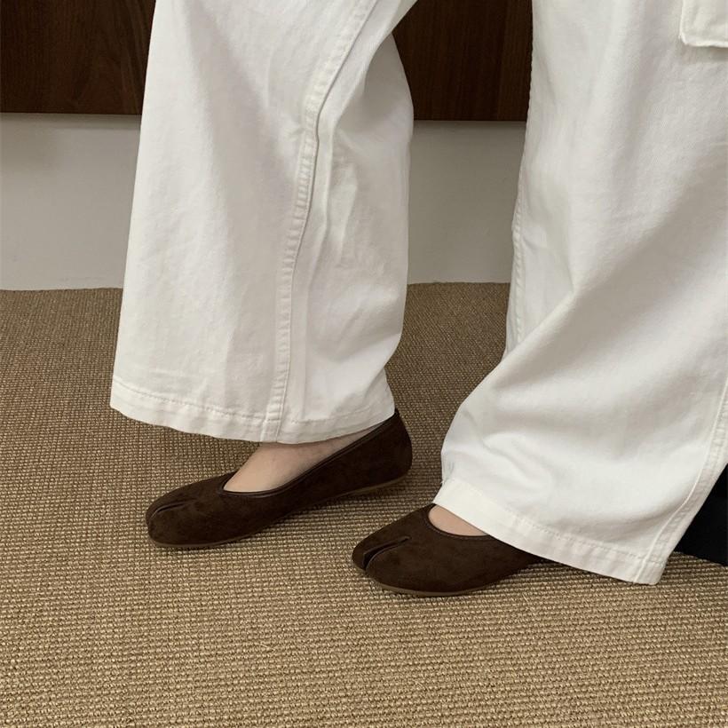 One-pedal Split-toe Shoes, Shallow-mouth Single Shoes for Women's 2025 Spring and Autumn New Korean Version of Personalized Grandma Flats Are Li