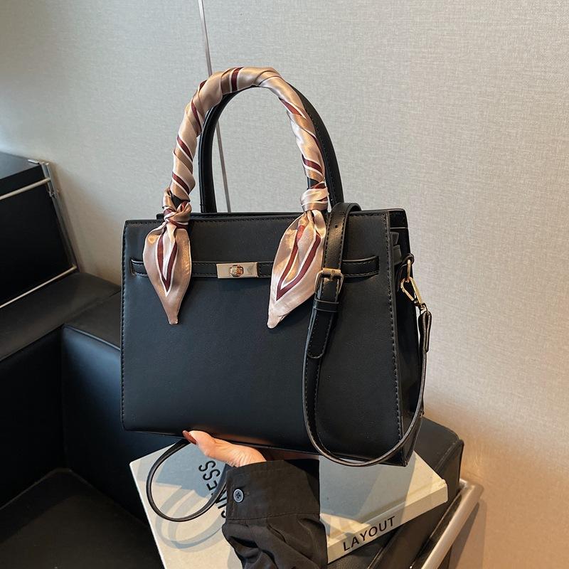 Elegante Tote Vermelha para Deslocamento Grande Capacidade Ombro Mensageiro Tote Bag