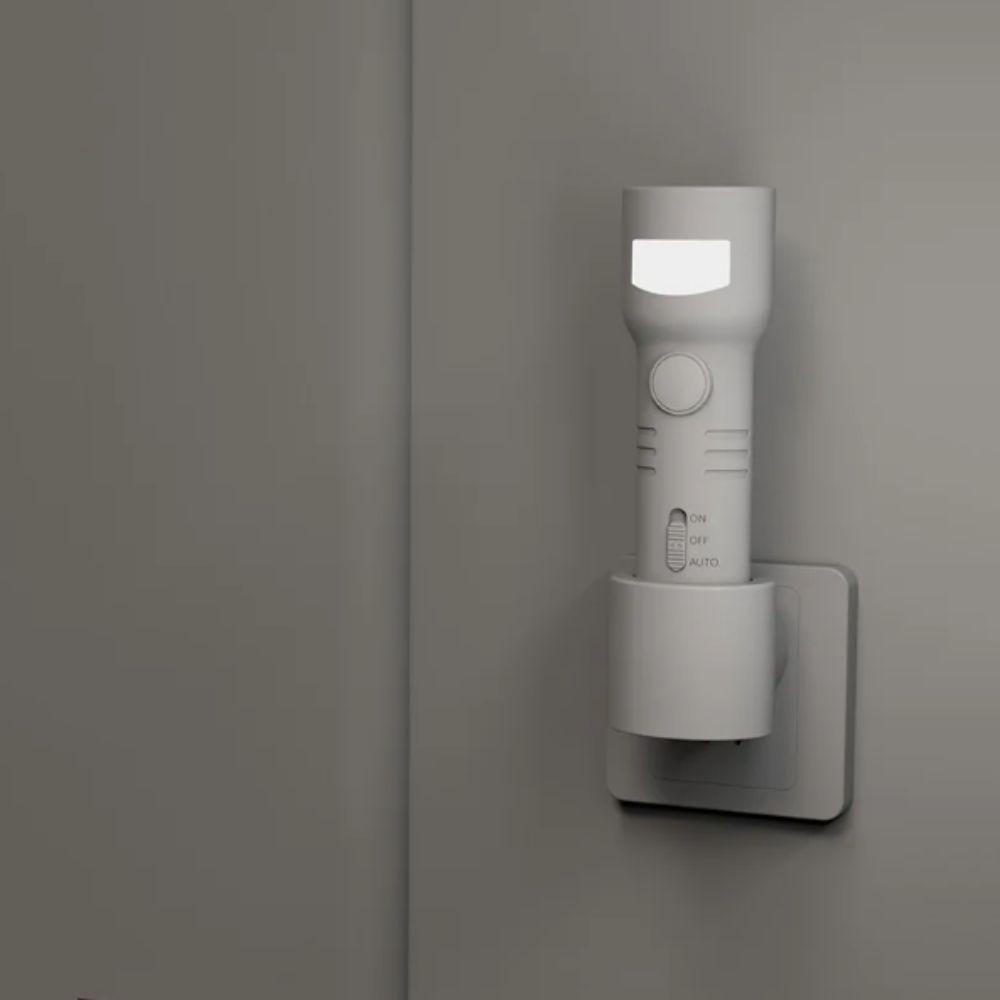 Auto Dim Portable Flashlight Dusk To Dawn Sensor Plug In Design LED Night Light 2 In 1 Function 4000K RGB