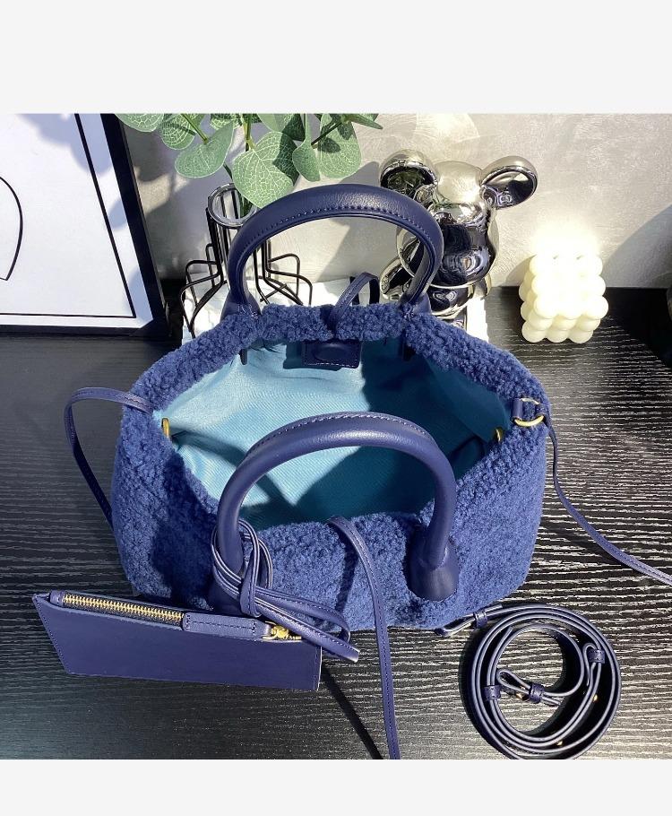 Large Capacity Simple Winter Women's Bag 2025 New Trendy Fashion Handbag One-shoulder Wool Foreign Style Tote Bag