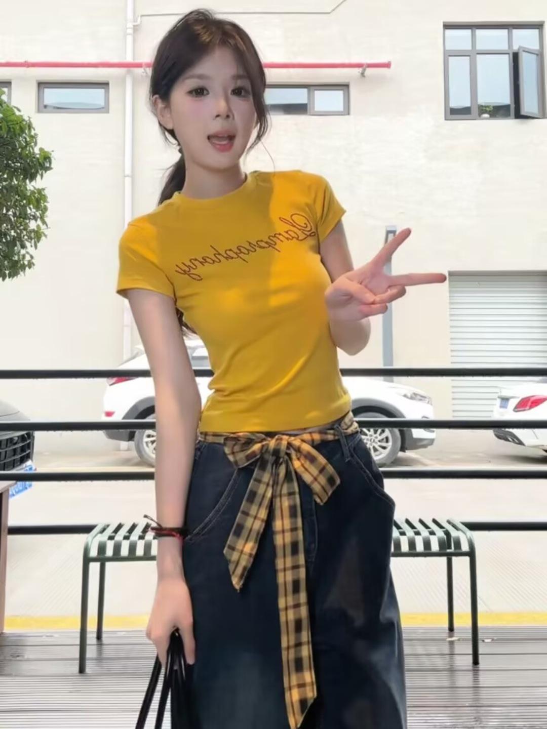 

2025 Лето Американская Острая Девушка Желтая Футболка с Коротким Рукавом и Стразами, Приталенная Medium жёлтый