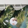 Rideau de douche Paradis Tropical: Décor de jungle serein pour salle de bain, ambiance tranquille avec lumière du soleil et eaux claires