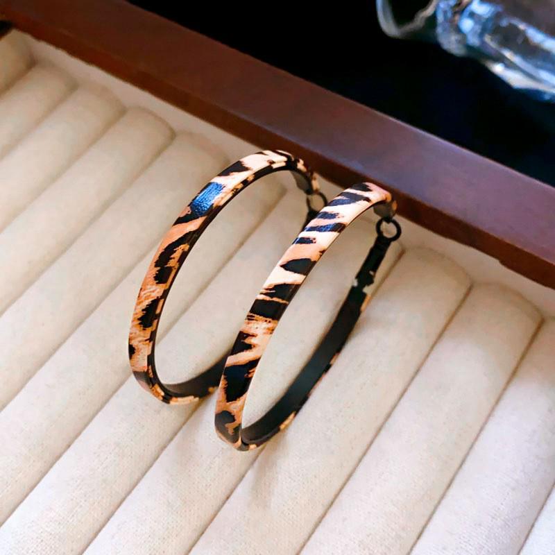 Silver Needle Leopard Print Geometric Hoop Earrings - Trendy High-End Spicy Girl Style for Women
