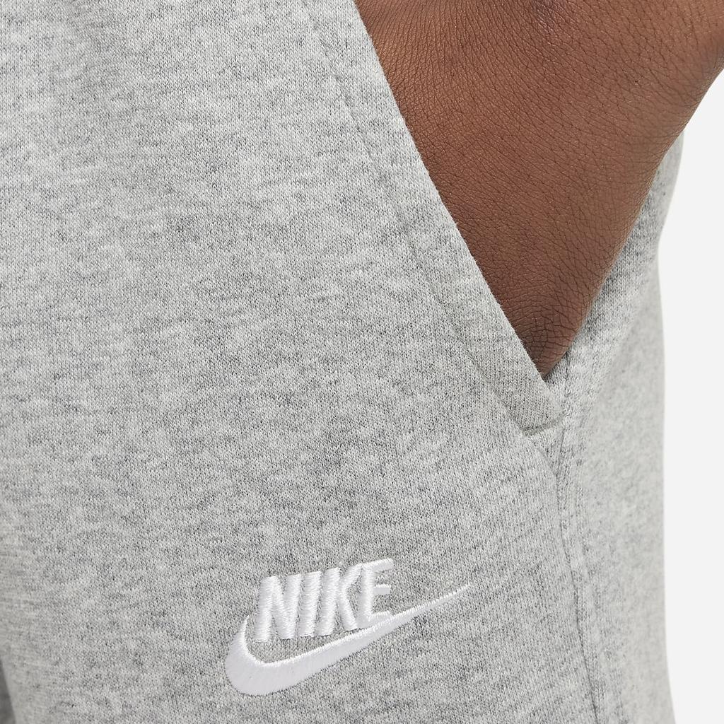 Nike Vêtements de sport pour enfants Club Fleece Logo Brodé Jambe Droite Pantalon de survêtement en maille Bas pour enfants Gris clair FD3010-063