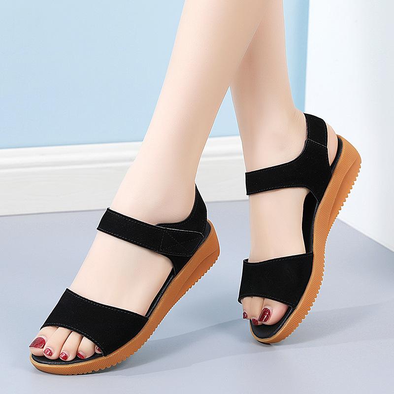 BrandNew HotSeason Soft Leather Sandals for Women Wearing Versatile Beach FootPairs Flat Middle-aged and Old Mother Sandals