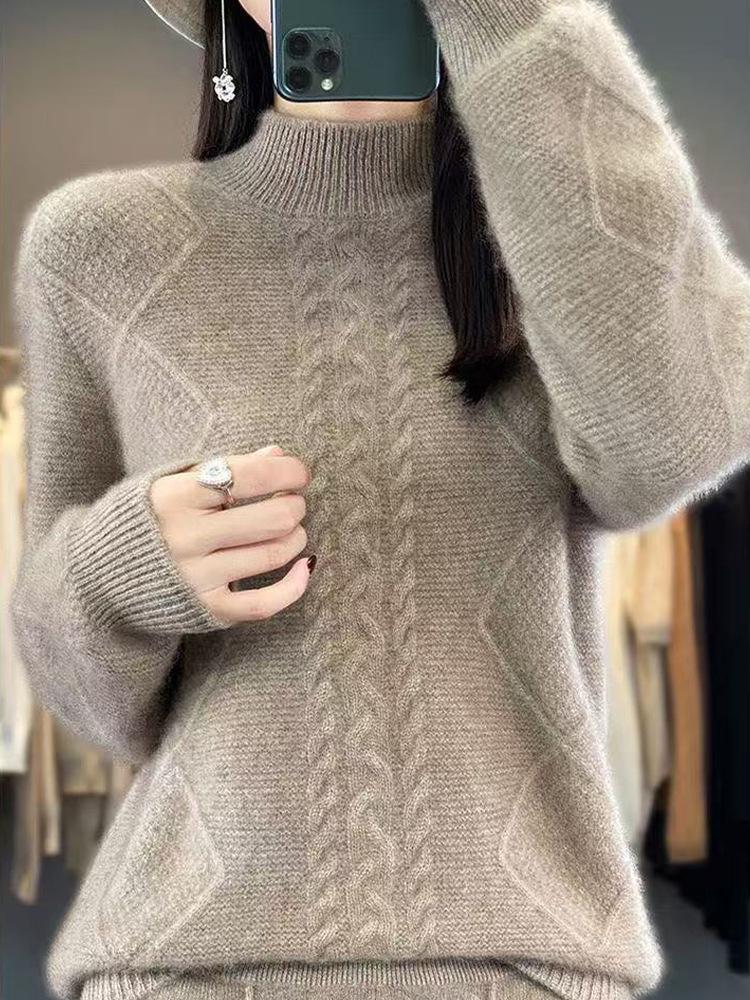 2026 Women's Fashionable Wool Pullover Sweater: Spring/Autumn, Half-High Collar, Thick Cable Knit, Loose Fit, Versatile Base Layer.