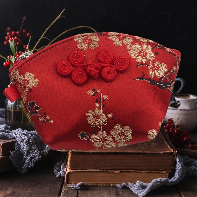 Chinese Yun Jin Seashell Coin Purse: Qipao Hanfu Shopping and Accessories Bag for Women