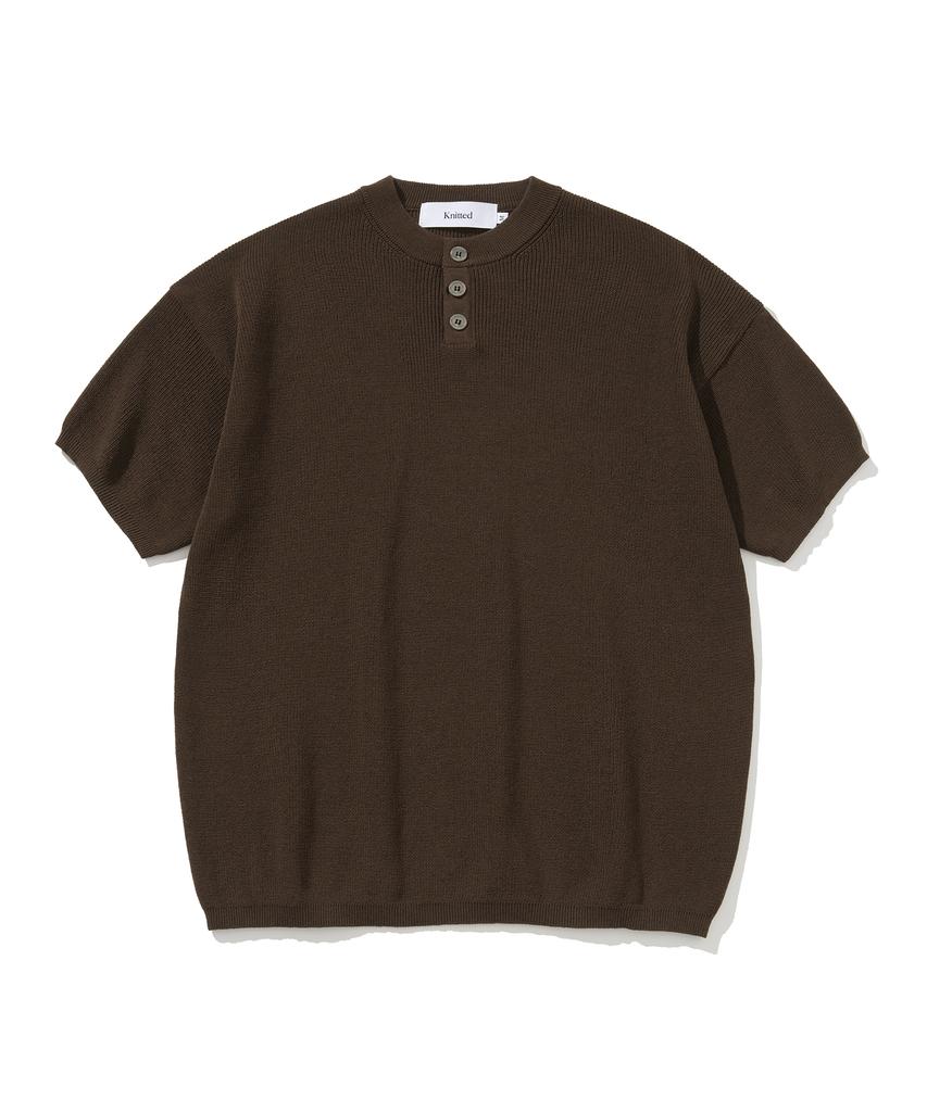 KNITTED Coolever Henley Neck Short Sleeve Knit Brown