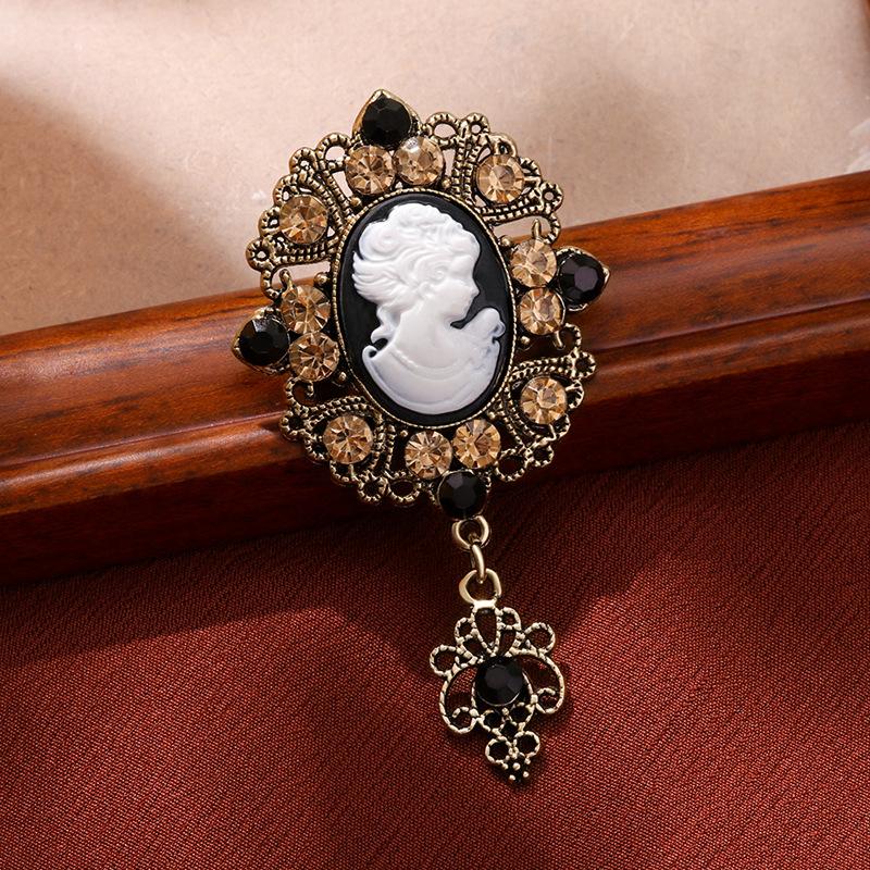 New beautiful head pendant brooch retro court style alloy diamond accessories pin high-end corsage