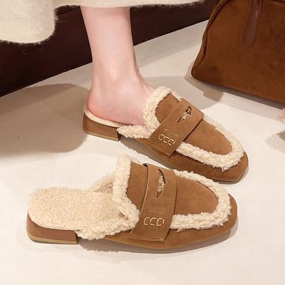 Chaussures d'automne pour femmes Nouvelles mules chaudes en peluche épaissie Mocassins rétro en faux daim Pièces métalliques Penny loafers Mode Pantoufles en polaire