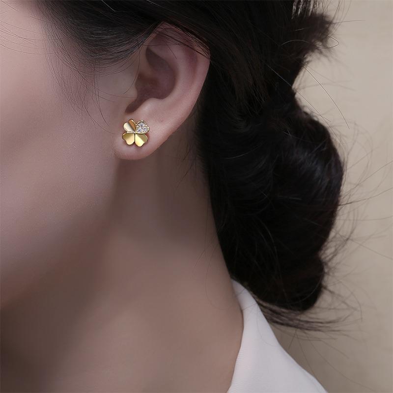 Earrings Inlaid with Diamond Four-leaf Clover Fashionable Earrings for Women