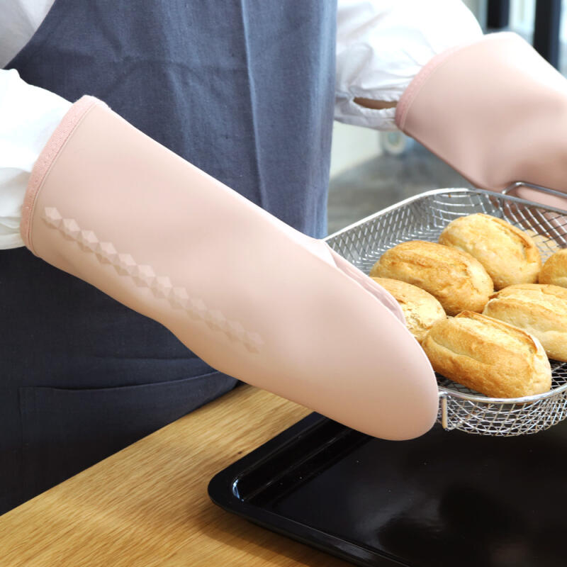

1 Woody Pink Silicone Oven Glove