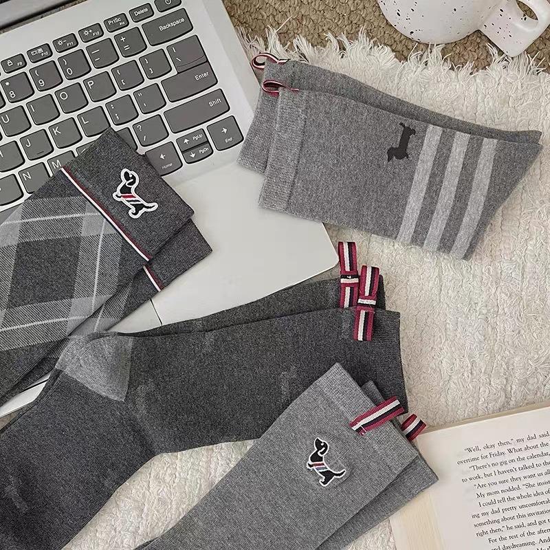 Ladies Fall Fashion New New Embroidered Puppy Bow Mid Tube Socks
