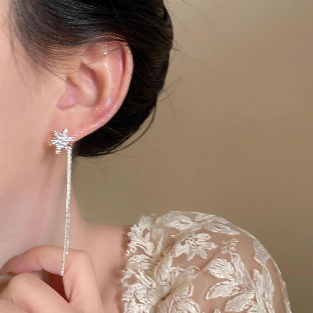 Yangchun Baixue Snowflake Tassel Earrings - No Piercing Ear Clip for Square/Round Faces