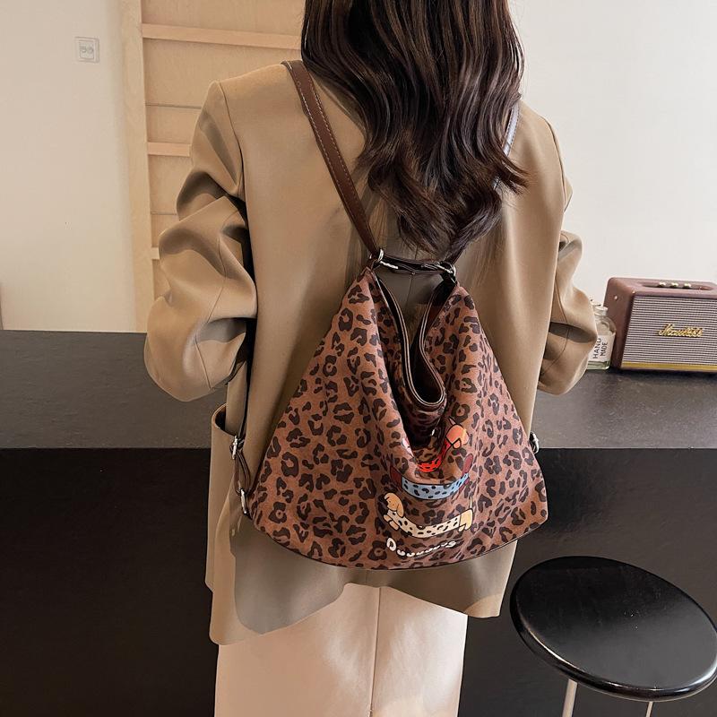 

Американская ретро-сумка через плечо 2024 года, новая вместительная сумка через плечо с леопардовым принтом, трендовая универсальная сумка-тоут 35*10*30 темно-коричневого