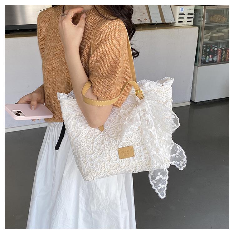 Women's Retro One-Shoulder Lace Hollow Handbag - Large Capacity, Light Luxury Vacation Tote