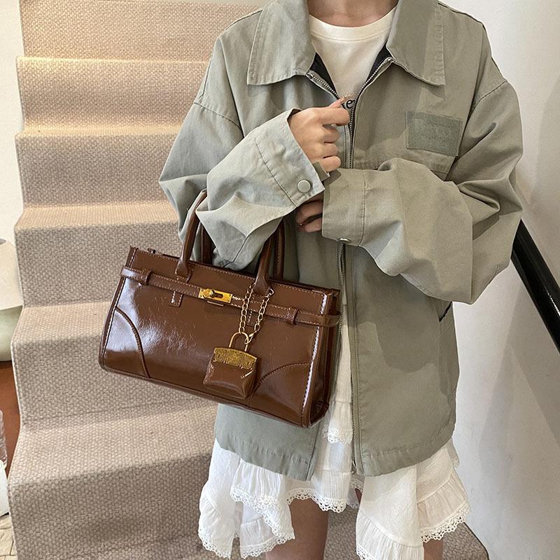 Large-capacity Bag Women's Autumn and Winter Versatile 2025 New Simple Shoulder Messenger Bag Portable Commuter Child and Mother Tote Bag