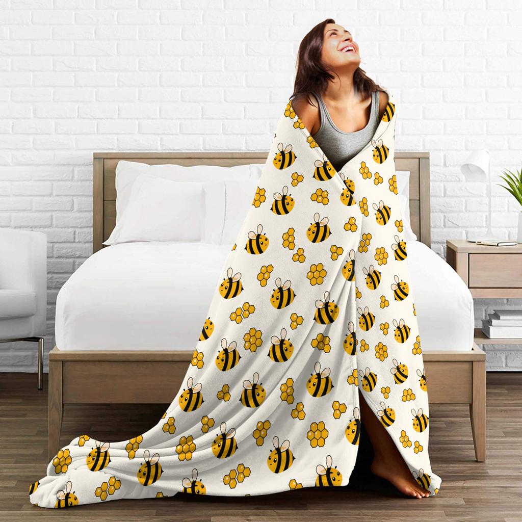 Bee in honeycomb and flowers Super Warm Blanket  Travel Plush Throw Blanket Pattern Outdoor Flannel Bedspread Sofa Bed Cover