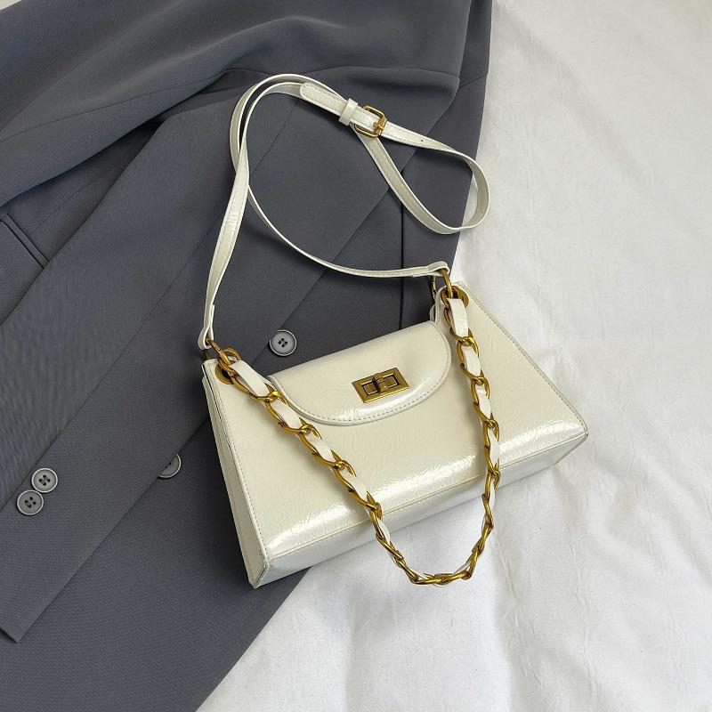 Retro simple new messenger bag spring and summer new women's shoulder bag commuter chain versatile portable