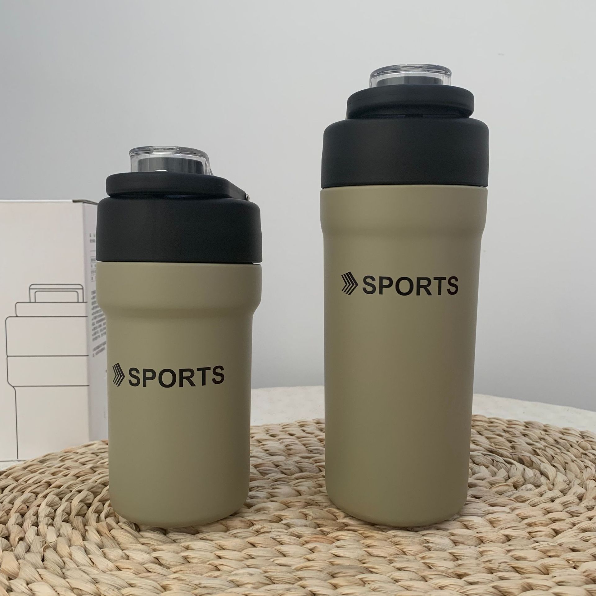 Large Capacity Handheld Outdoor Straw Insulated Water Bottle 680ml светло-серый