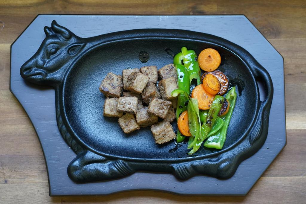 Ikenaga Iron Works Steak Plate Cow Shape Made In Japan