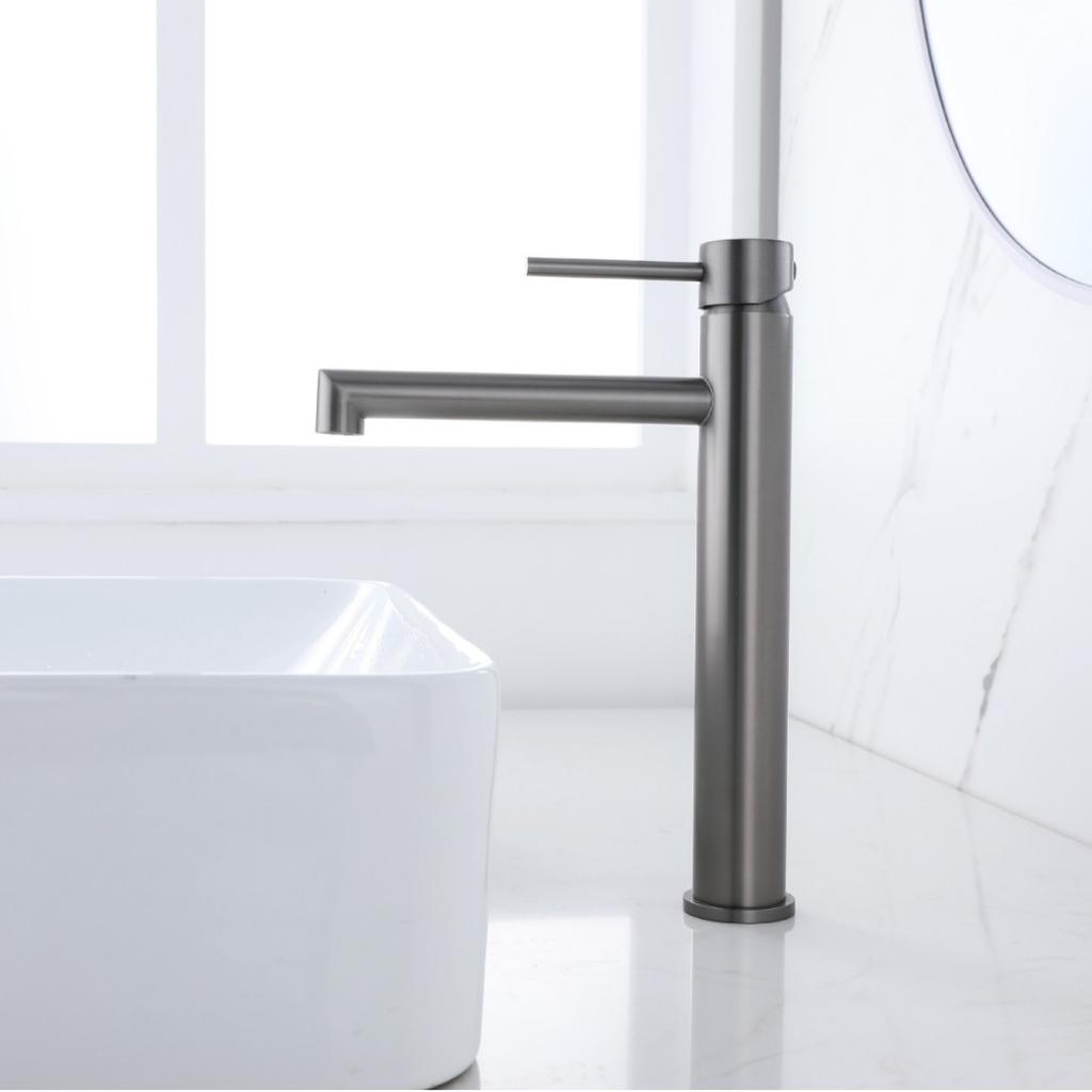 Basin Faucet Bathroom Hot and Cold Single Lever Sink Faucet 304 Stainless Steel Brush Gold Sink Faucet