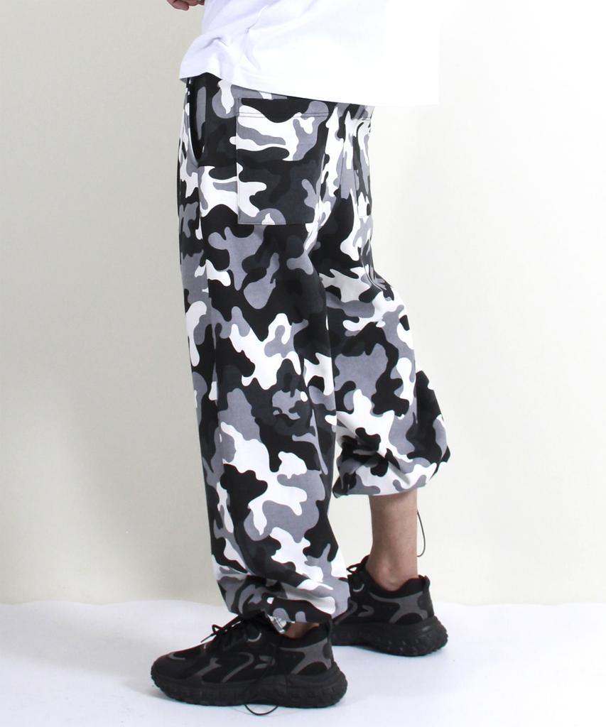 Deumakeu Camo Wide One-Pleat Sweatpants Black
