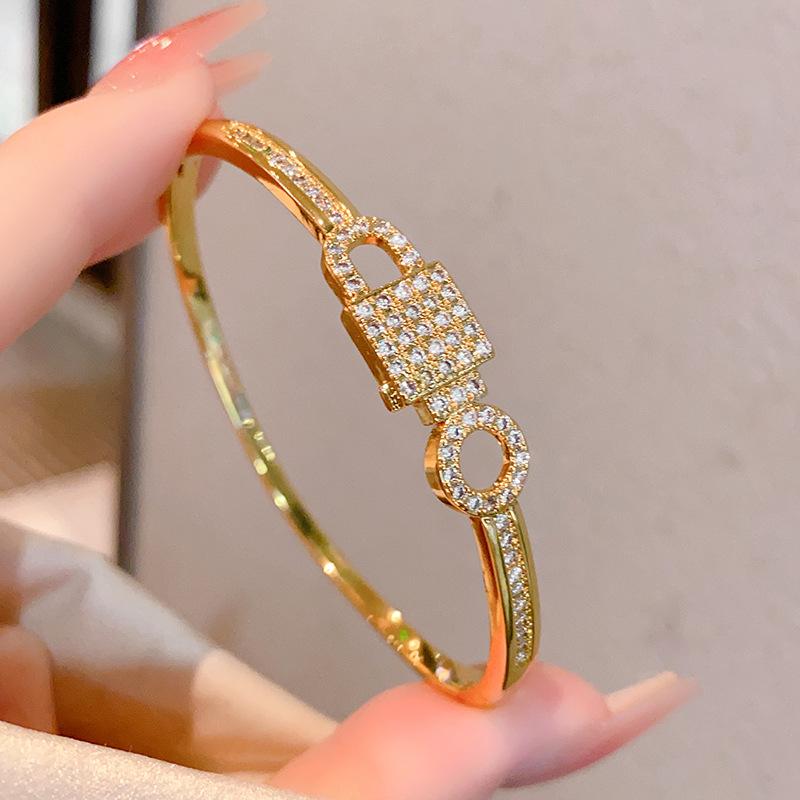 Niche design lock bracelet exquisite temperament cold wind