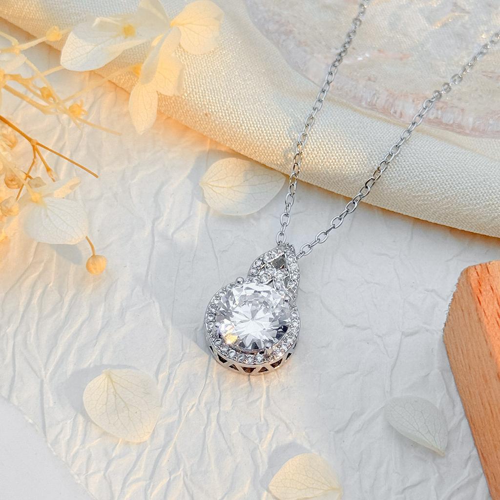 New Color Version of The Lucky Lotus Charm Necklace As A Decorative Accessory for Women in Light Luxury Style, Collar Chain