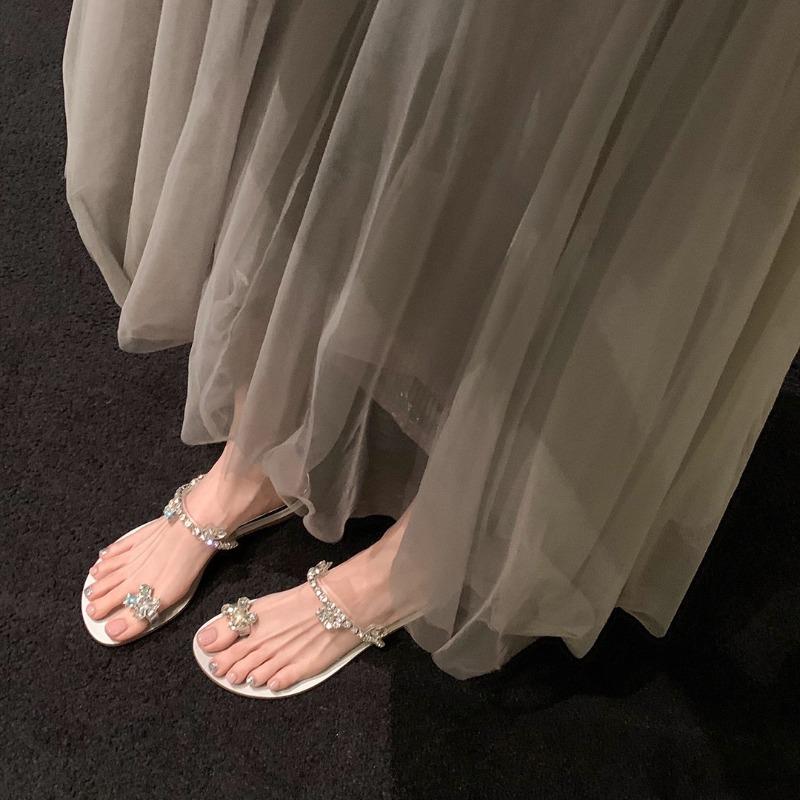 [] Sleepwalking in summer~ Flower diamond buckle slope heel set toe flat-bottomed slippers women's sandals wear summer