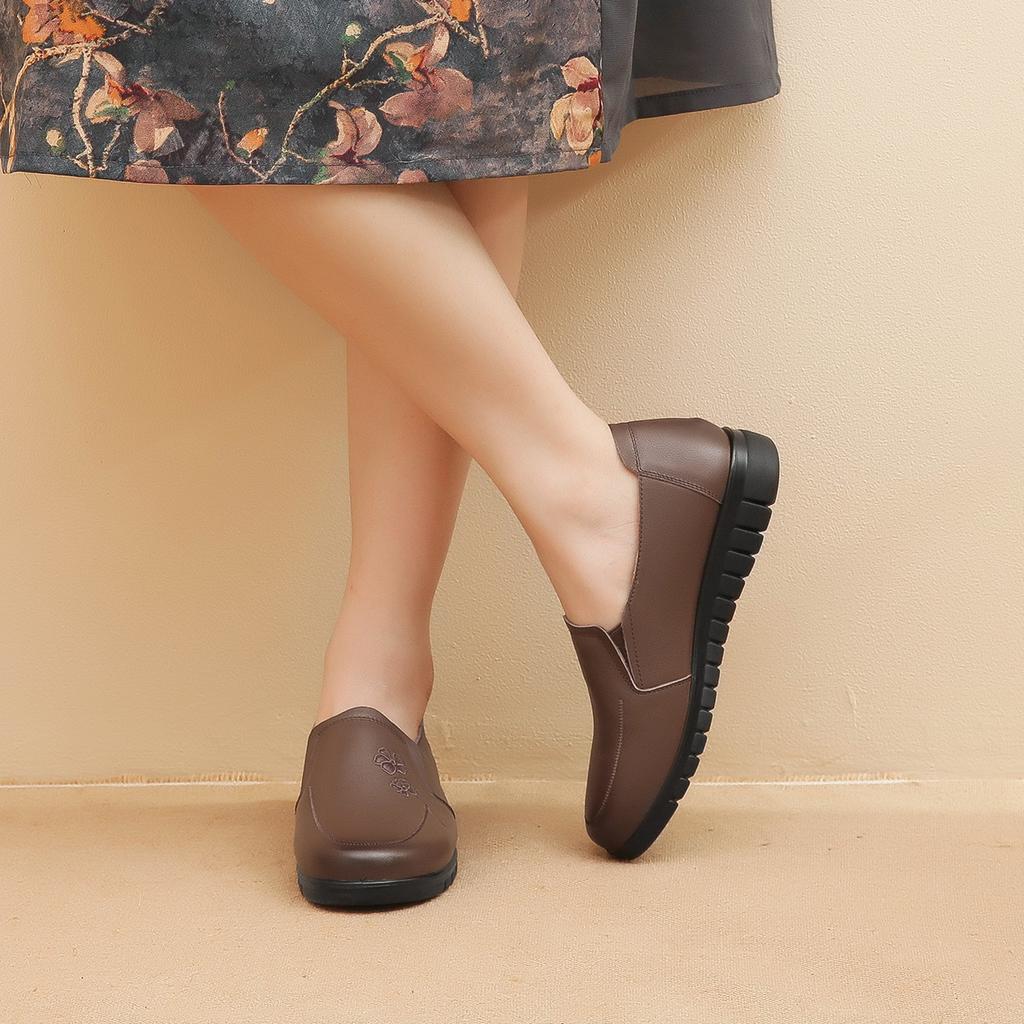 Latest Design Genuine Leather Embossed Soft-Soled Loafer Shoes For Women, Dark Brown Easy Slip-On Anti-Skid Daily Women'S Shoes, Breathable Shoes