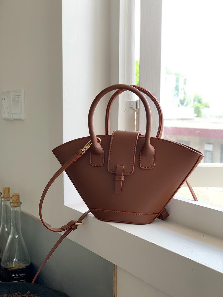 

Korean Style Women s Fashion Handbag - Chic PU Crossbody Bucket Bag кофейный