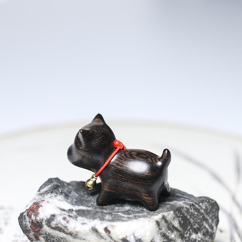 Miniature Figurine Lucky Cat Ornaments Sandalwood Carving Cute Slanted Head Cat Dog Crafts Home Decoration Gift Event Souvenirs