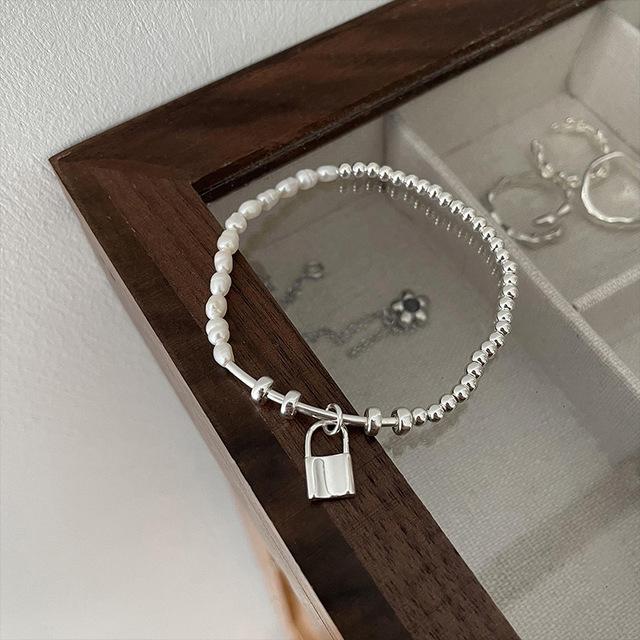 ANENJERY Zierliches Perlenarmband mit Herz- und Lächeln-Motiv für Frauen und Mädchen, elastisches Seilkettenarmband, Schmuck