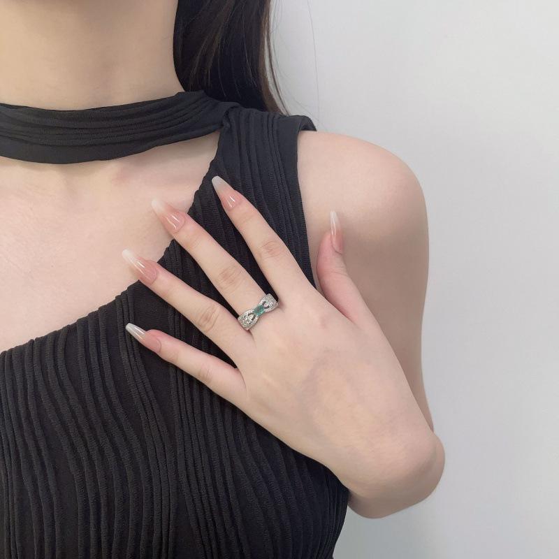 

High-End Light Luxury Emerald Ring Imitation Emerald Inlaid High Carbon Diamond Temperament Ring Women No. 10