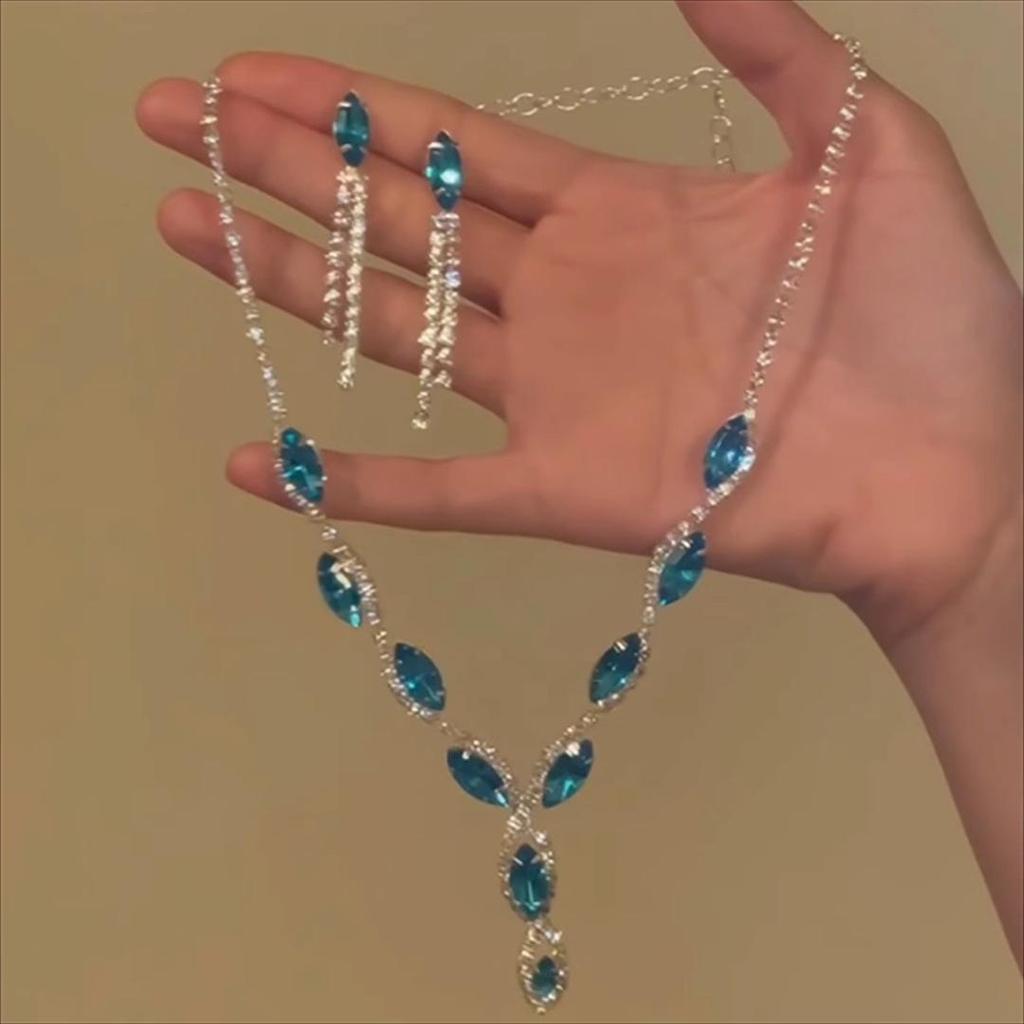 Retro Ethnic Heart Necklace: Wooden Flower Pendant Sweater Chain for Women