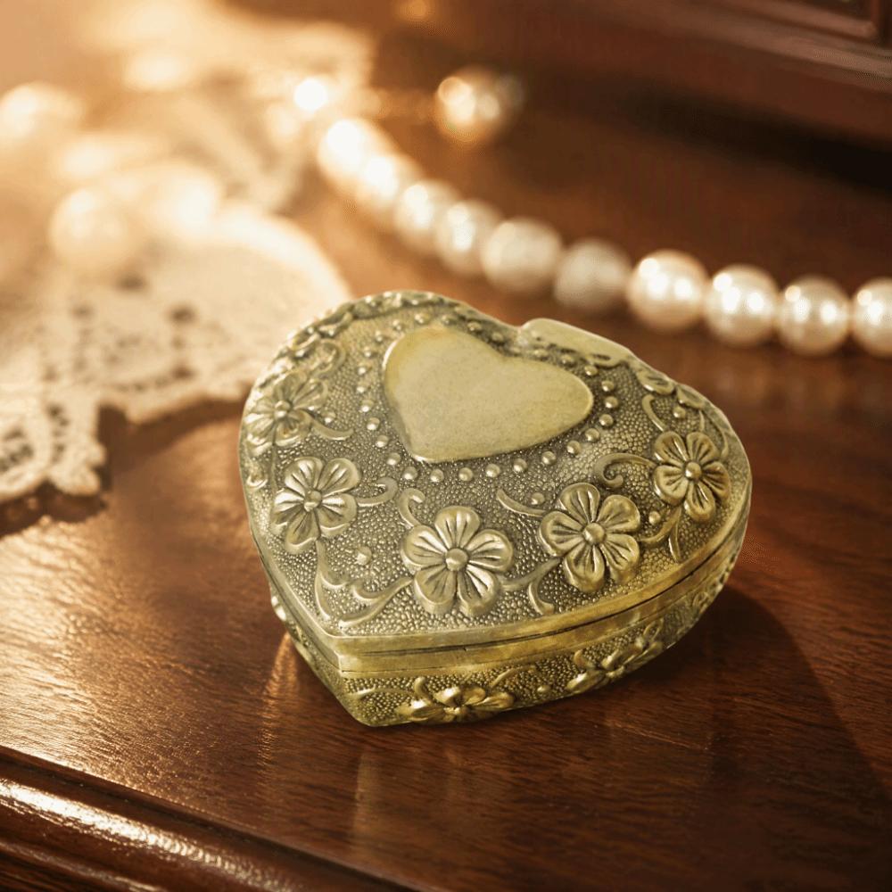 Metal Construction Vintage Jewelry Box Carved Flower Heart Jewelry Box For Earring