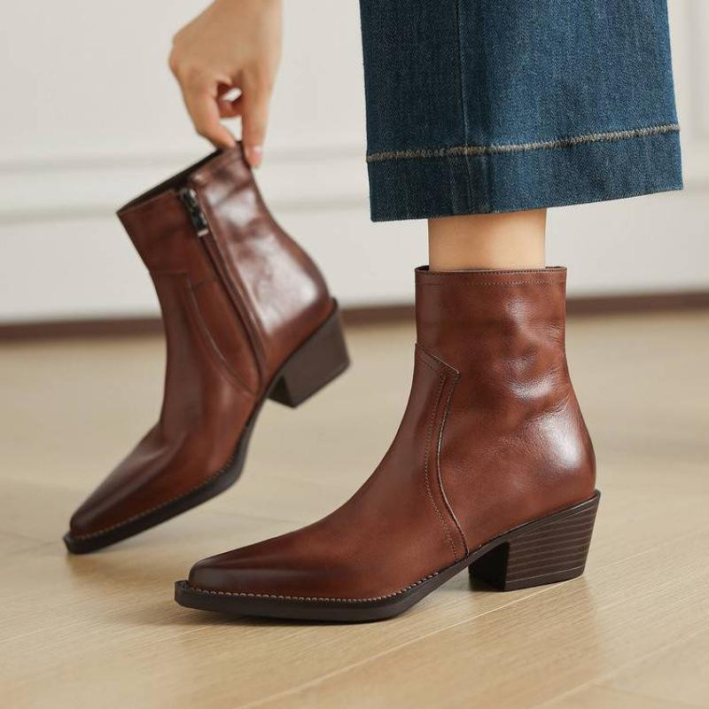 Versatile Pointed Large Size Women's Boots Medium Heel Leather Women's Leather Boots Autumn and Winter Rubber Non-slip Square Heel Medium Tub