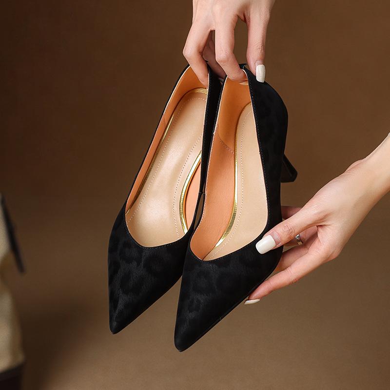 Retro High Heels Damen Feine Absätze Frühling und Herbst Neu Leopardenmuster Design Temperament Vielseitig Französische Spitze Einzelne Schuhe