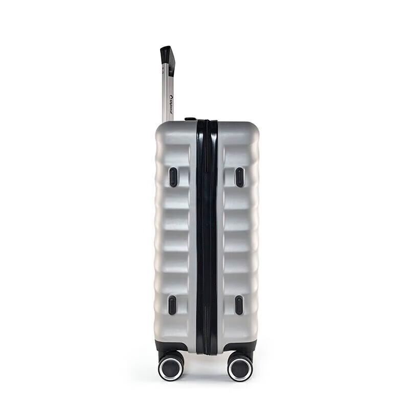 Diplomat 20-inch Carry-on Spinner Luggage
