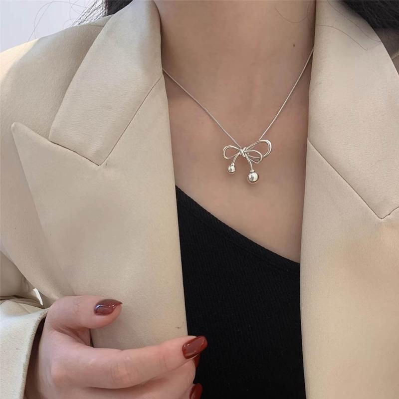 Elegant Bowknot Necklace Minimalist Metal Alloy Butterfly Knot Clavicle Chain Dainty Choker Jewelry for Women Teen Girls
