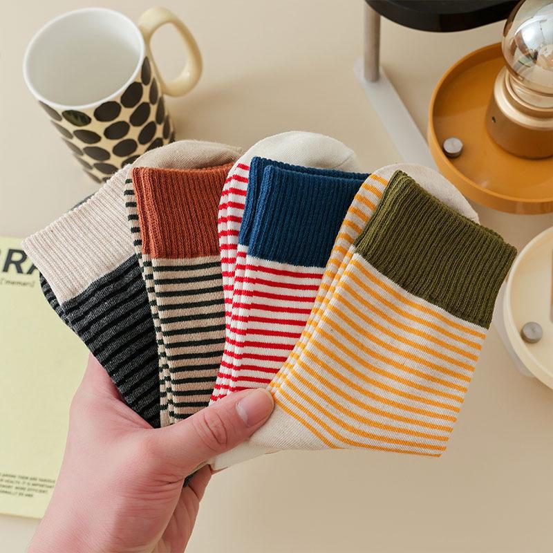 Chaussettes pour femmes: Automne/Hiver 2024 Chaussettes Coréennes Rayées Mi-Tubes en Coton, Respirantes, Absorbant la Sueur