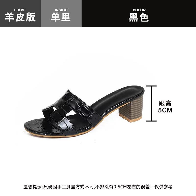 

Версия из овчины~ Шлепанцы с толстым каблуком и крокодиловым узором для женской летней носки, новые белые шлепанцы на среднем и высоком каблуке 41