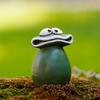 Whimsical Frog Garden Statue Cute Big Mouth Frog Figurine with Goofy Expression for Patio Lawn Yard Balcony Porch Outdoor Indoor Decor